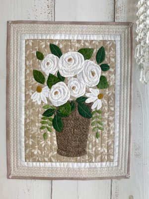 画像1: パッチワークタペストリーキット／白薔薇のタペストリー