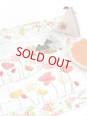 画像1: handmade完成品/パッチワークタペストリー/ポピー畑のタペストリー+刺繍ポーチ+コースター3点セット