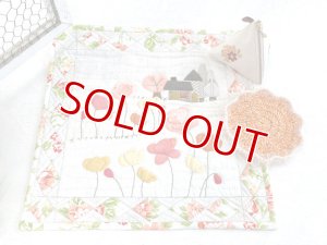 画像2: handmade完成品/パッチワークタペストリー/ポピー畑のタペストリー+刺繍ポーチ+コースター3点セット