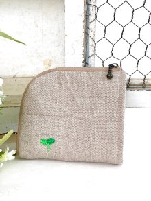 他の写真1: handmade完成品/2つ折り財布/刺繍クローバーとてんとう虫