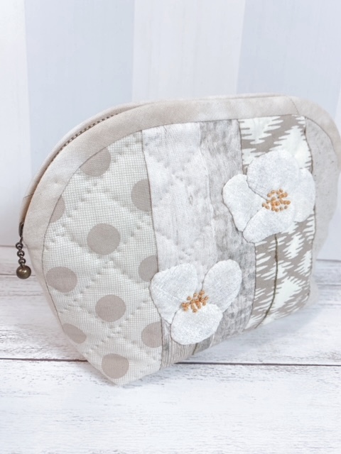 パッチワークポーチキット 白いポピーのポーチ 上質なｕｓａコットン使用